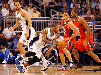 被黑20年却是零丑闻，詹姆斯凭什么让NBA球迷又爱又恨？